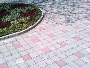 Лалета от бетон копират истинските на „Флората”