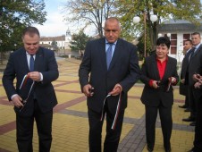 Премиерът откри реконструирания централен площад в Смядово 