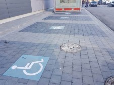 Плочката на ЛЕО Бетонови изделия, която направи излишно полагането на боя по паркингите