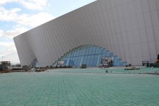 Площадът пред новата спортна зала в Ботевград е с плочки на ЛЕО